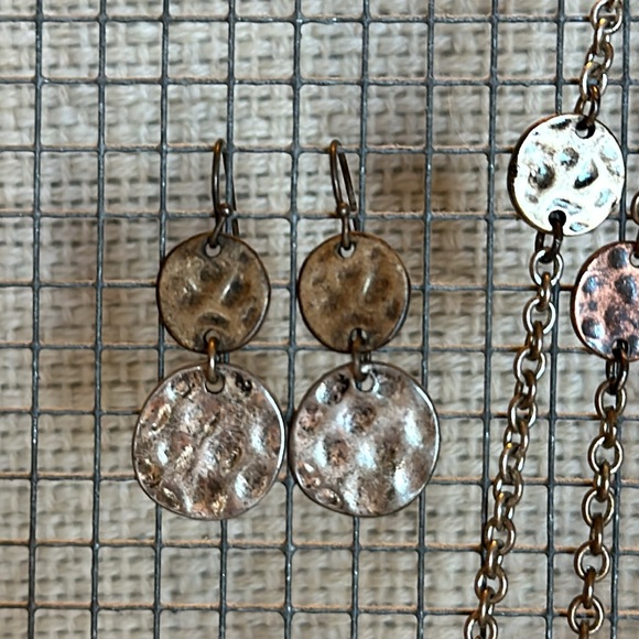 Set of earrings with matching necklace. Lots listed, bundle and save!! - Picture 2 of 4